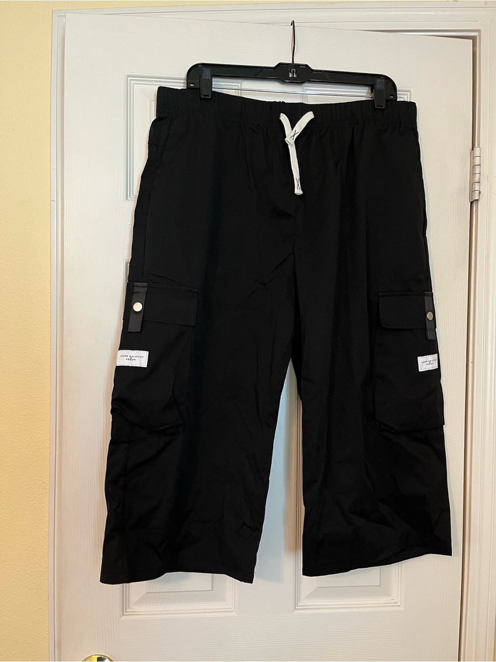 PM050626 Black Cargo Shorts with Drawstring Waist